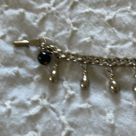 1960s bowling ball & 10 pin charm bracelet. Silver toned pins & black ball. - Picture 3 of 5